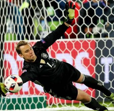 Penjaga Gawang Jadi Playmaker: Transformasi Gila Manuel Neuer!